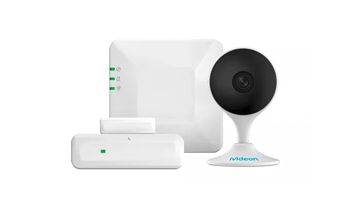 Стартовый комплект охранных устройств Livi Home Control, оснащенный домашней видеокамерой и датчиком открытия. 